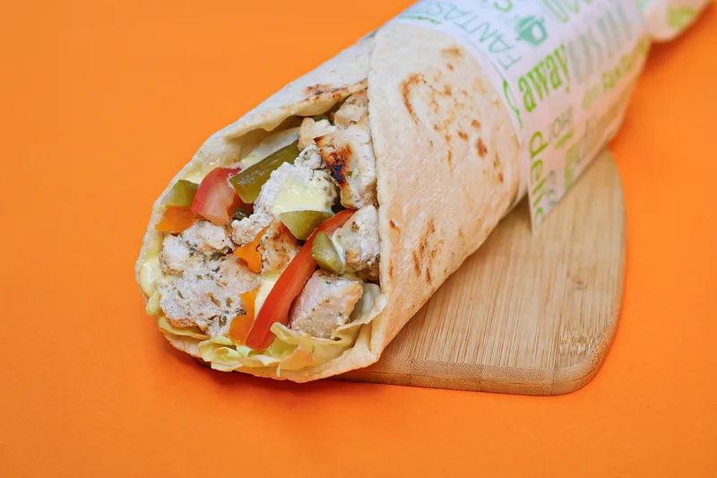 Man'ouche garlic chicken — poulet mariné, 3 fromages, sauce garlic-mayo